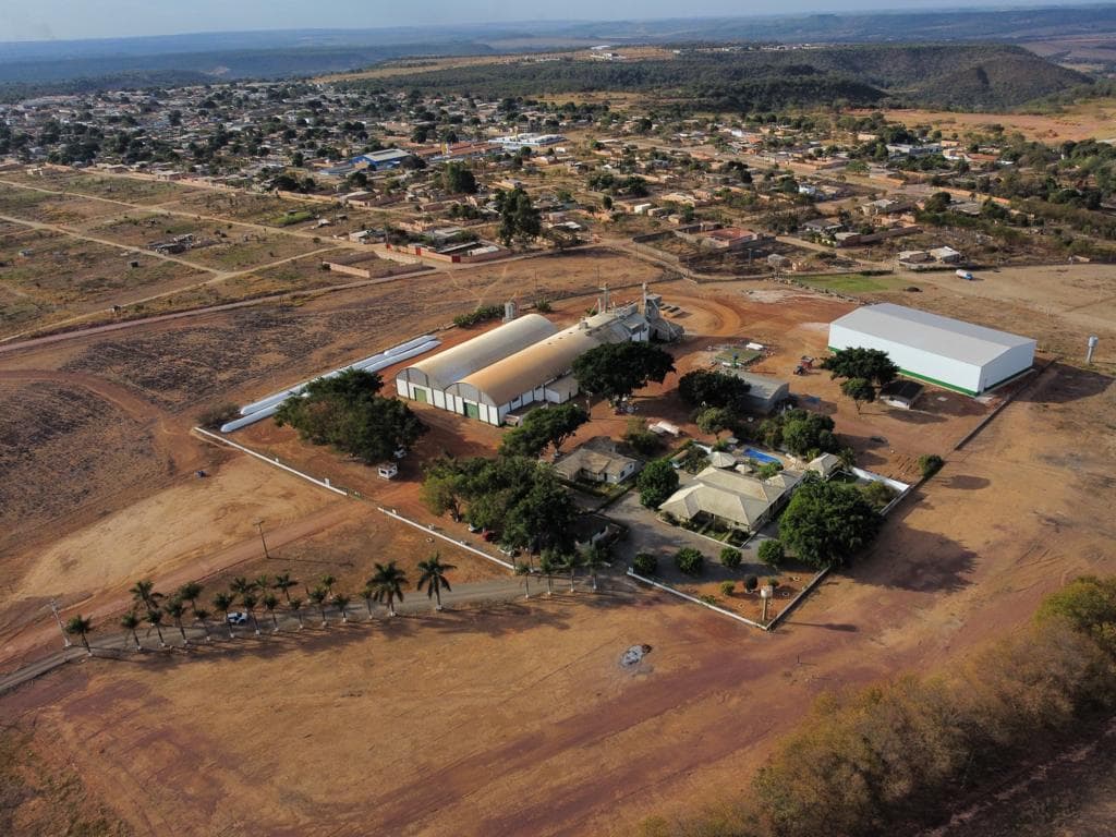 Vista aérea do armazém e galpão de beneficiamento